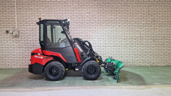 Begagnad Neomach Minilastare Nova 30X Komplett med hytt, Snr. 0502300163
