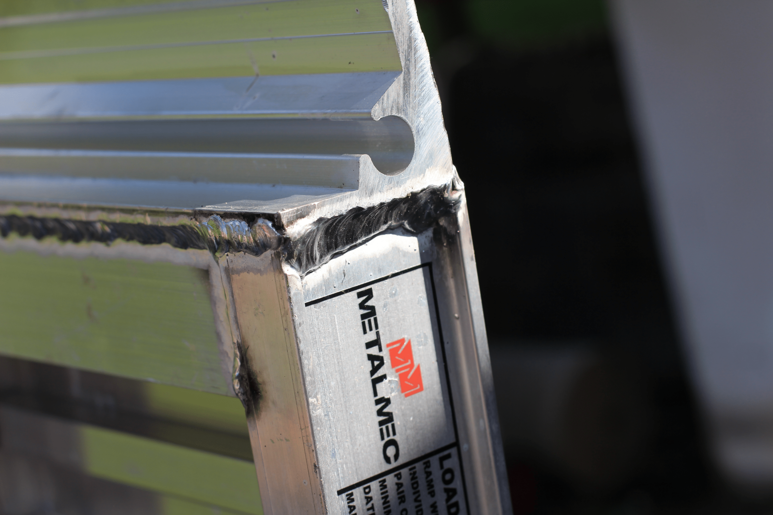 Aluminiumramp 8,3ton/par 2,5m Std med kant