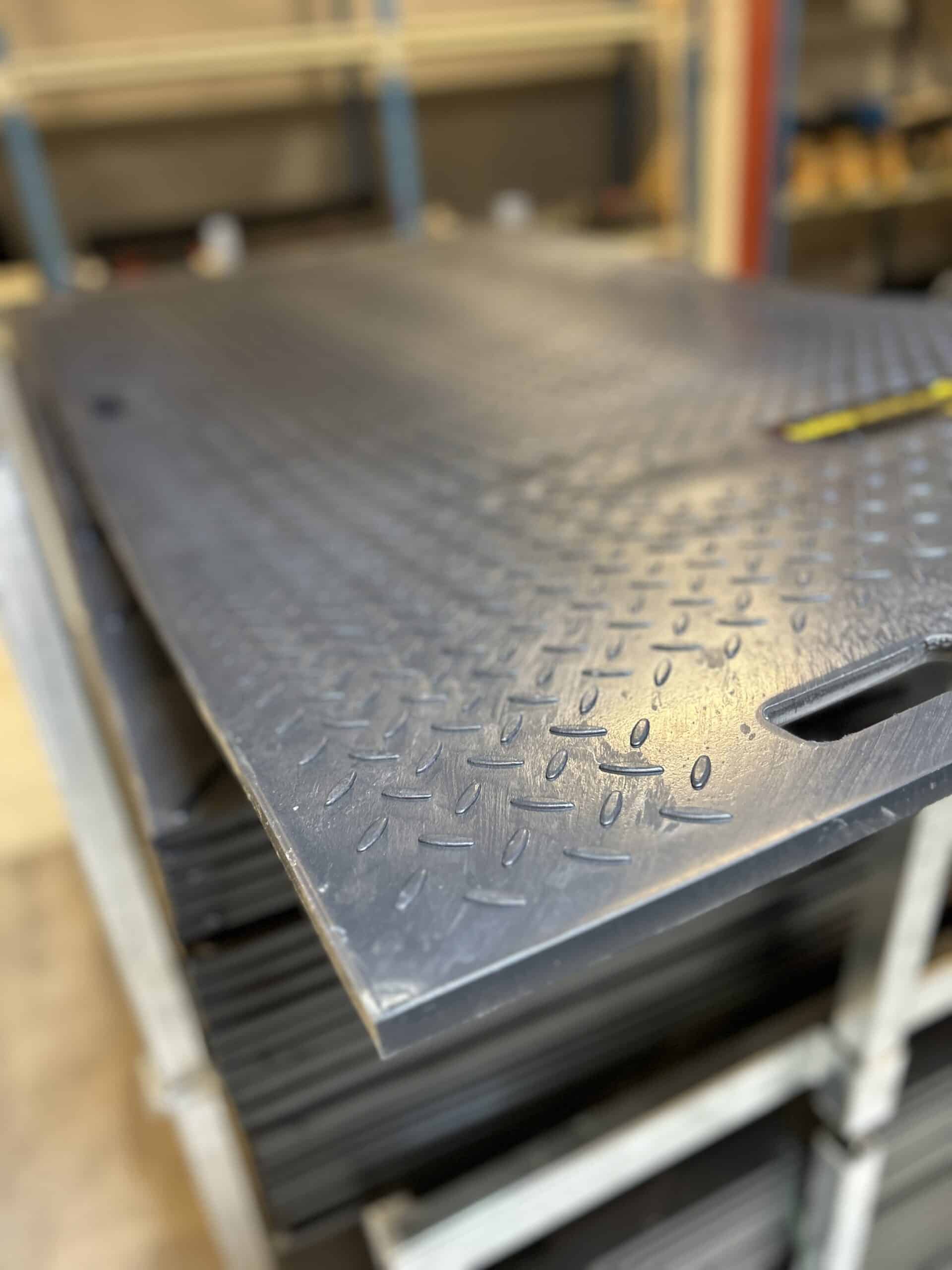 Körmatta / plastmatta för markskydd 2400x1200x15 mm - Image 3