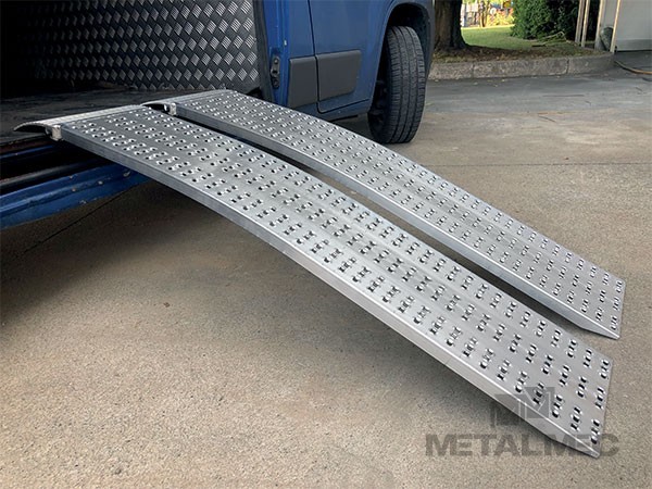 Aluminiumramp 1 ton/par 1,5 m Svängd M030B3BHS/15