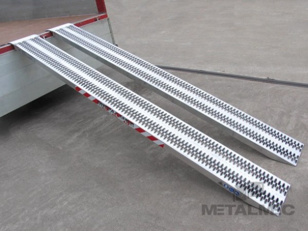 Aluminiumramp 2,2 ton/par 3 m Std utan kant M060B3/30