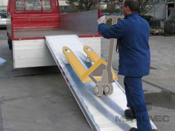 Aluminiumramp 1 ton 2,4 m Std utan kant MPC2400.750.1000