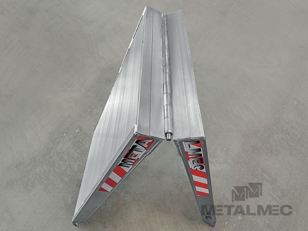 Aluminiumramp 0,7 ton 2,6 m Std utan kant MPCI2600.1000.1000