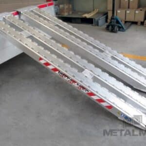 Aluminiumramp 5,3 ton/par 4,5 m Std utan kant M120F/390/4500